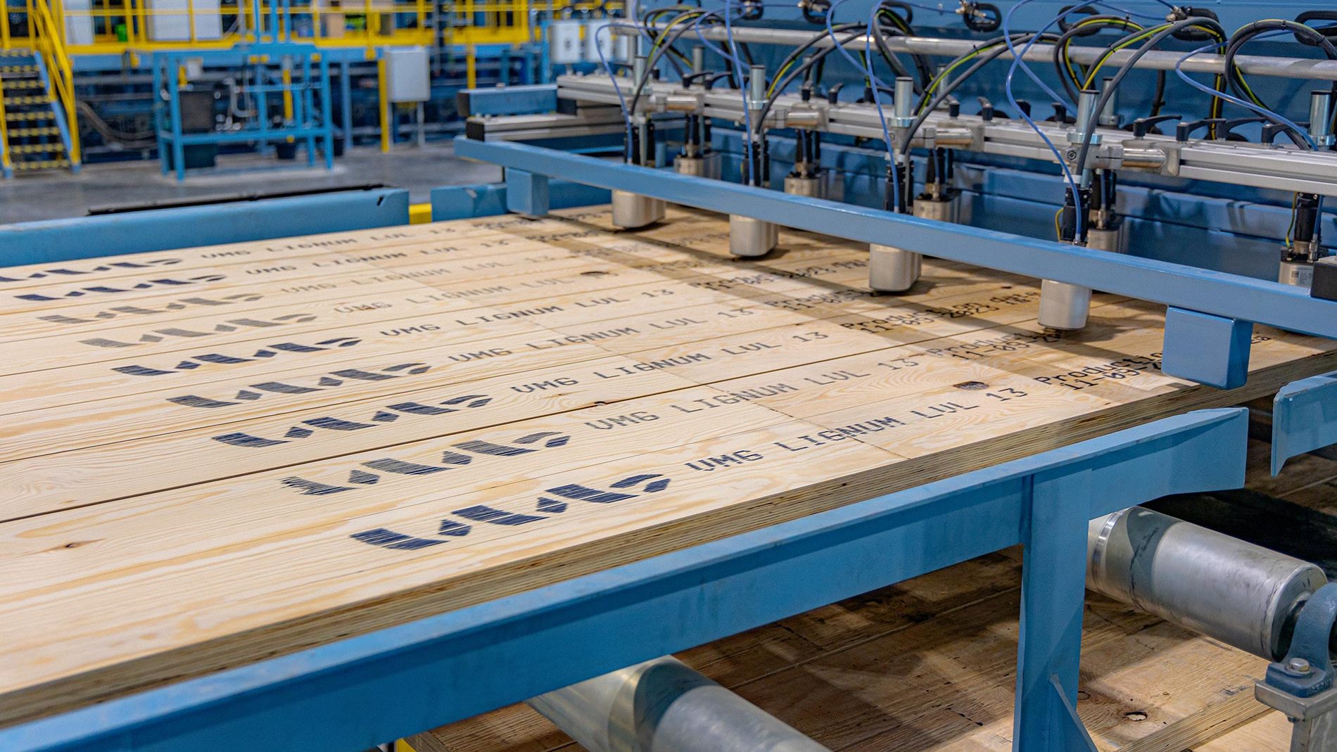 9_LVL_LAMINATED_VENEER_LUMBER_manufacturer_certified_LVL_beams_LVL_columns_LVL_panels_VMG_LIGNUM_LVL_lv9-aspect-ratio-1920-1080