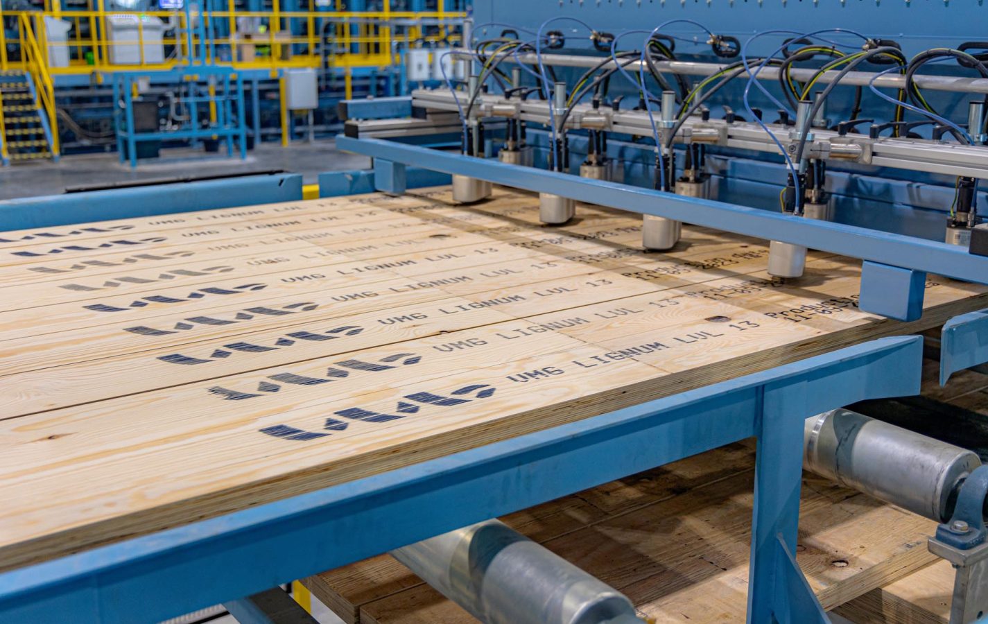 Engineered_wood_glued_particle_boards_PB_I_JOIST_LVL_manufacturer_supplier_engineered_wood_-factory_in_Europe_VMG_LIGNUM_af13-aspect-ratio-1425-900