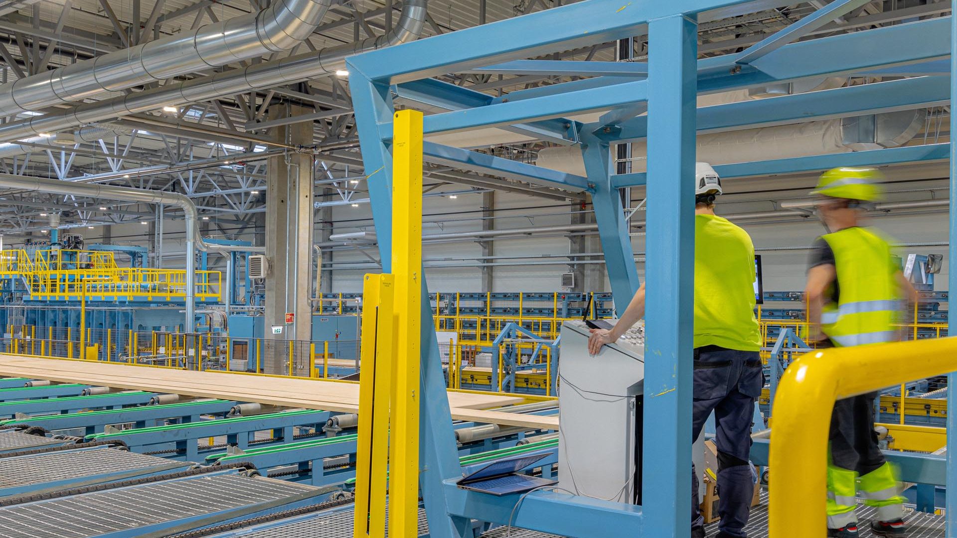 LVL_I_JOIST_PARTICLE_BOARDS_manufacturer_supplier_producer_distributor_wholesaler_in_Europe_FACTORY_in_Europe_VMG_LIGNUM_h11-aspect-ratio-1920-1080