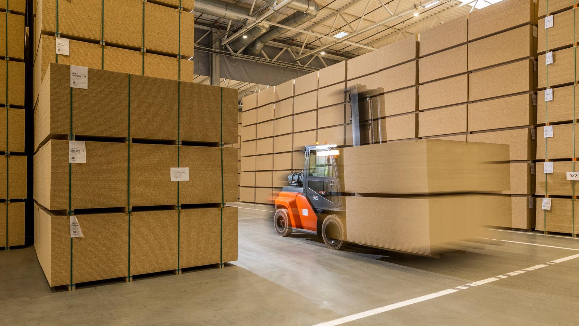 LVL_I_JOIST_PARTICLE_BOARDS_manufacturer_supplier_producer_distributor_wholesaler_in_Europe_FACTORY_in_Europe_VMG_LIGNUM_h19-aspect-ratio-1920-1080